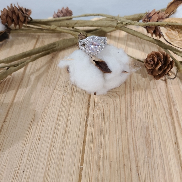 🤍🤍NEW🤍🤍BREATHTAKING!! WOW FACTOR!! CZ Silver Plated Ring🤍🤍 - Picture 12 of 16